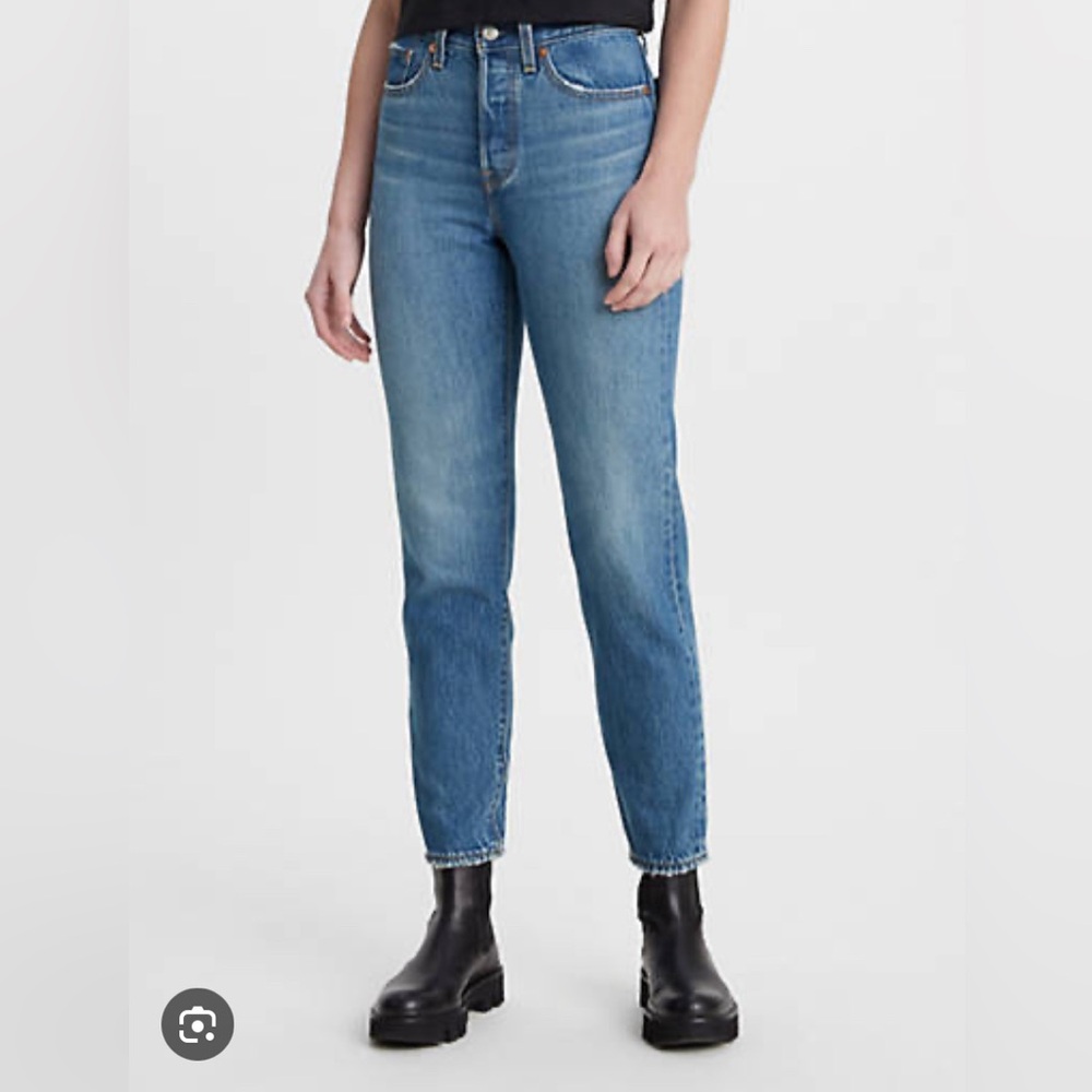 Size 26 Levi’s Wedgie Fit Ankle Women's Jeans  Athens Shut It